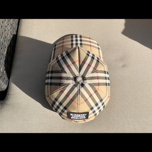 Burberry Logo Appliqué Vintage Check Cap